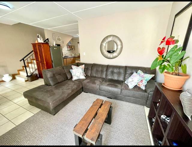 3 BEDROOM TOWNHOUSE FOR SALE IN NOORDHEUWEL